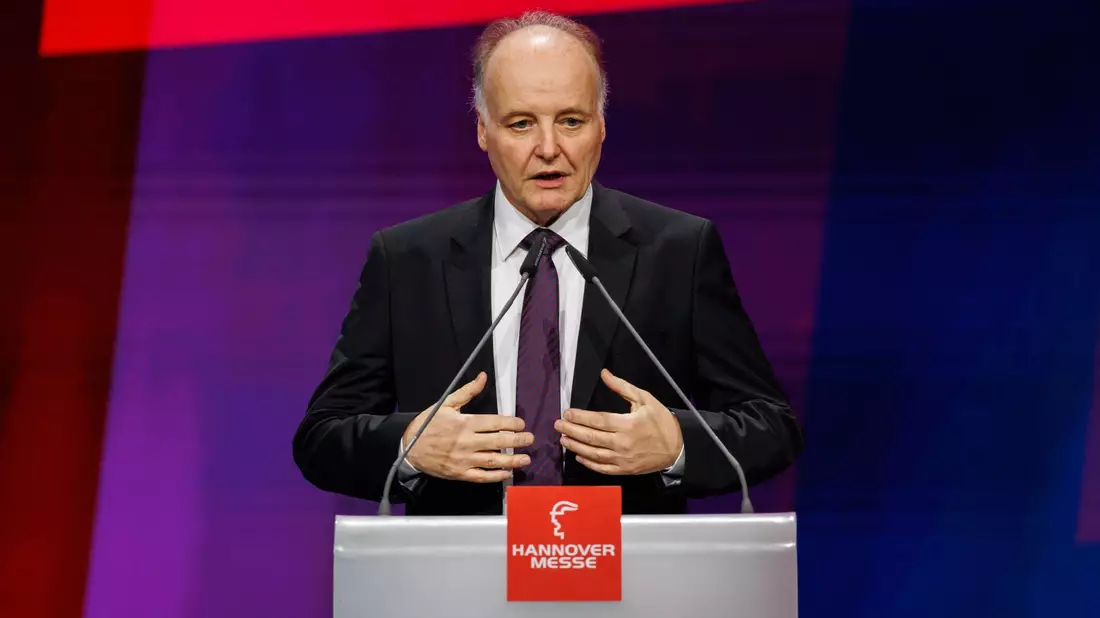 ZVEI-Präsident Gunther Kegel bei der Eröffnung der Hannover Messe 2023. - Bild: Michael Matthey/dpa