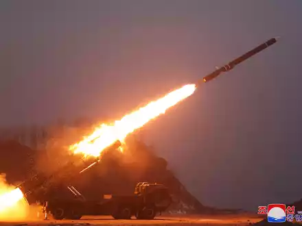 Die von der staatlichen nordkoreanischen Nachrichtenagentur KCNA zur Verfügung gestellte Aufnahme zeigt den Test eines Marschflugkörpers im Januar. - Foto: Uncredited/kcna/dpa