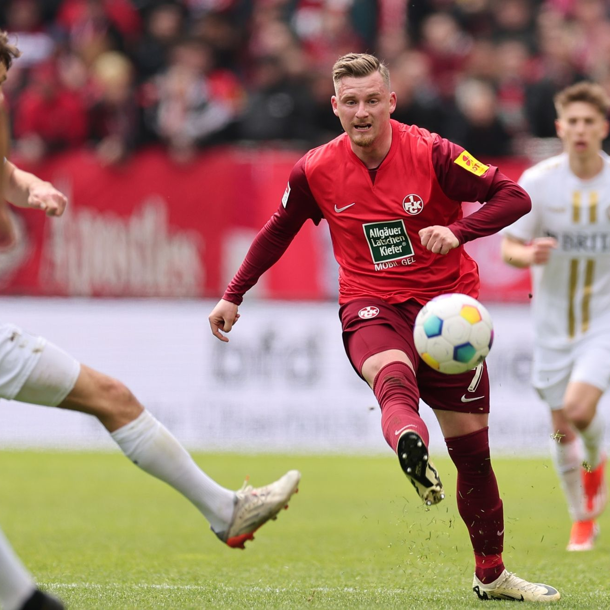 Kaiserslauterns Marlon Ritter beim Spielaufbau. - Foto: Jörg Halisch/dpa