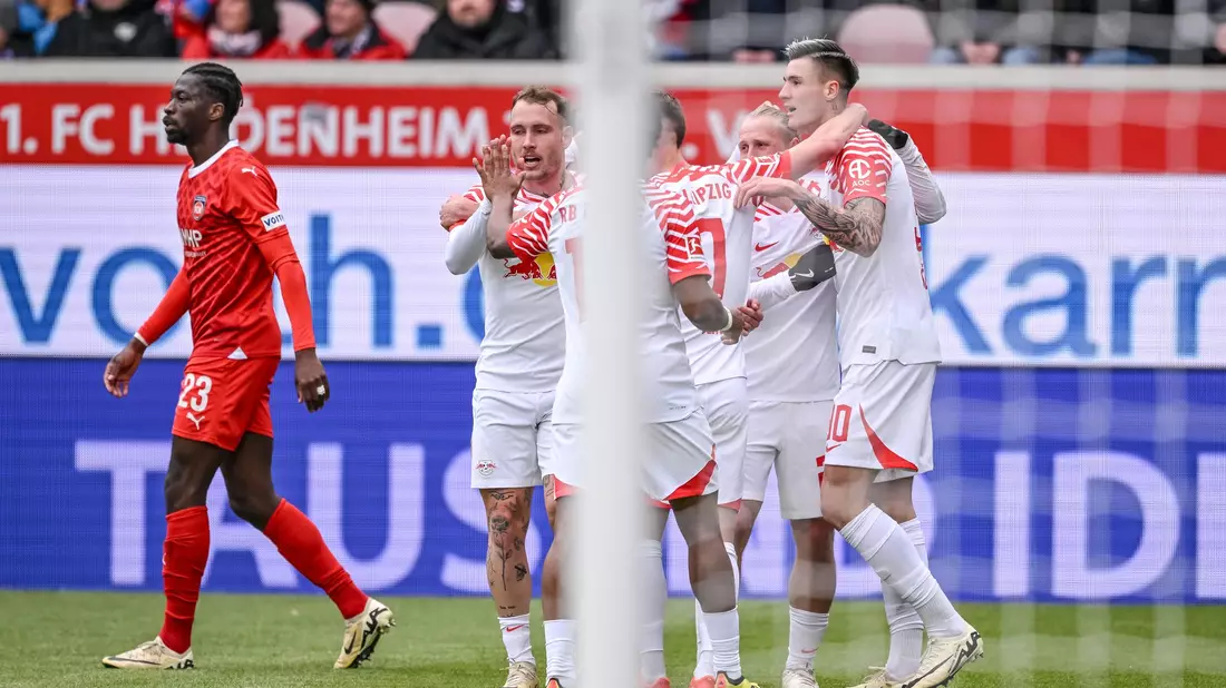 RB Leipzig kam durch einen späten Treffer zum Auswärtssieg in Heidenheim. - Bild: Harry Langer/dpa