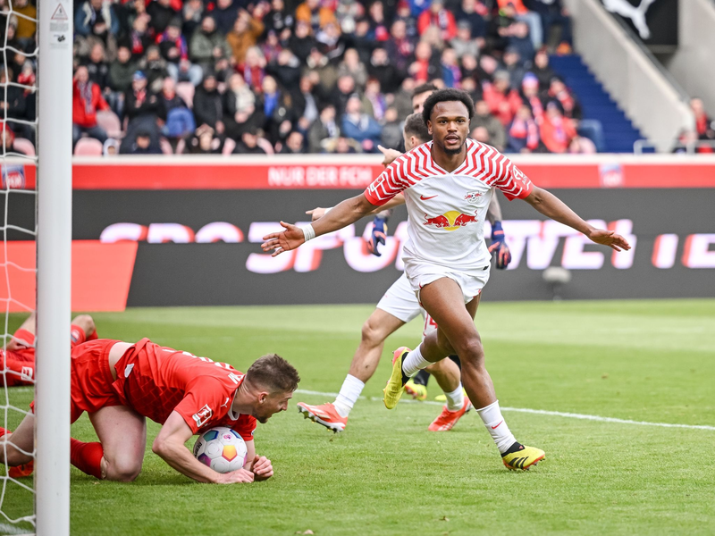 Ein Treffer des Leipzigers Benjamin Sesko (oben) zählte nicht. - Foto: Harry Langer/dpa
