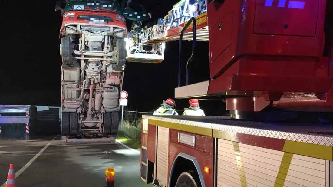 FW Voerde: Personenrettung aus luftiger Höhe - Bild: presseportal.de