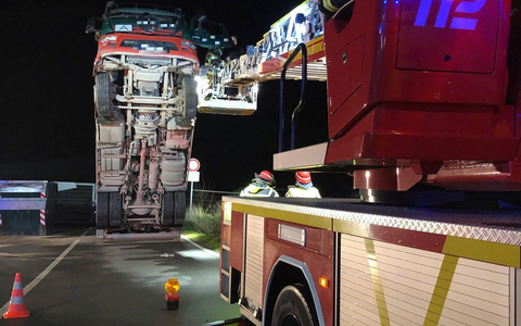 FW Voerde: Personenrettung aus luftiger Höhe - Foto: presseportal.de