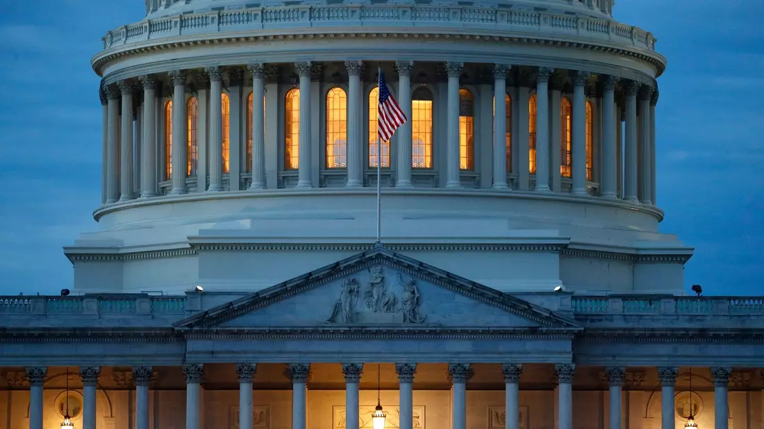 Blick auf die Kuppel des Kapitols in Washington. - Bild: Patrick Semansky/AP/dpa