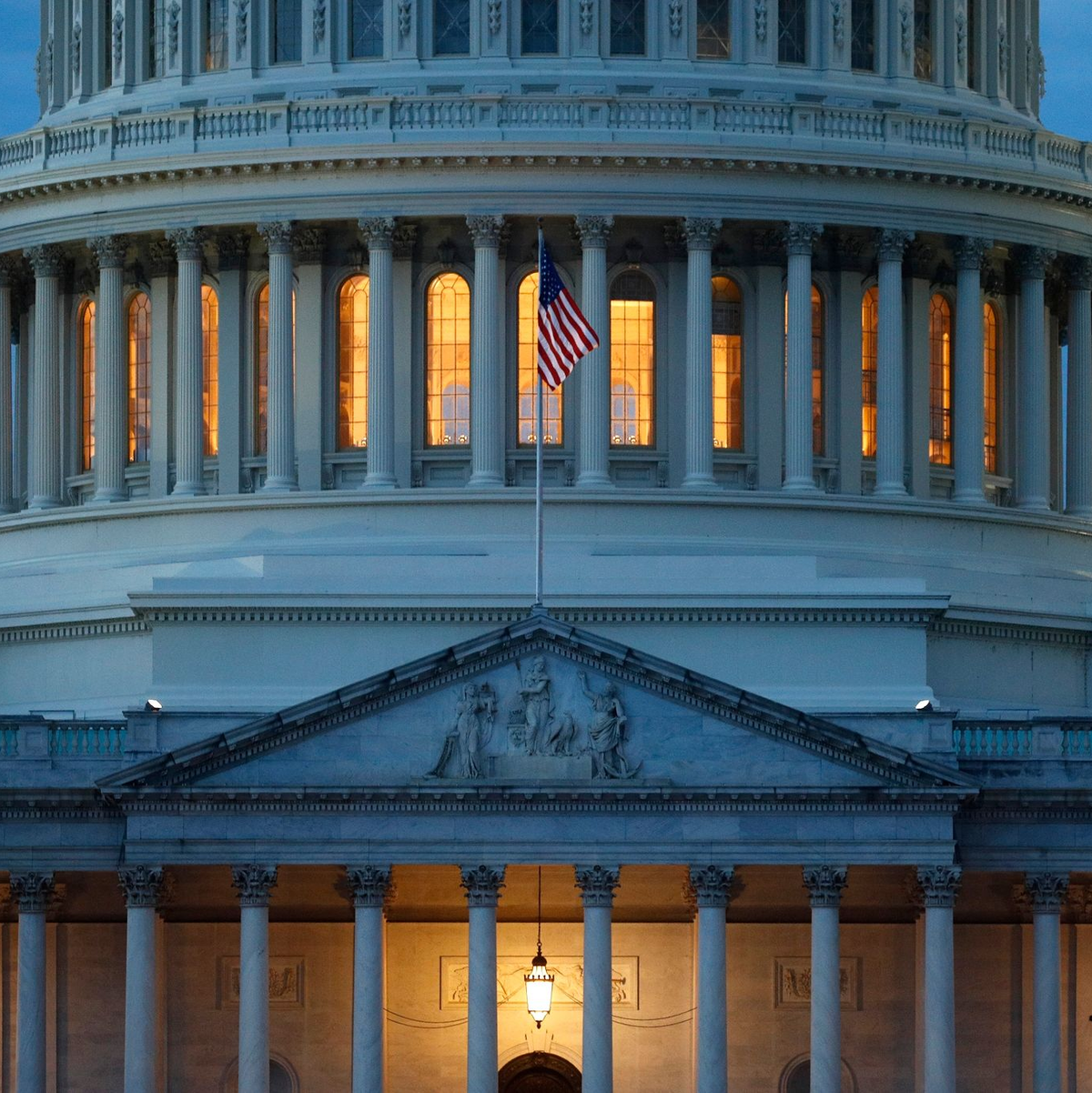 Blick auf die Kuppel des Kapitols in Washington. - Foto: Patrick Semansky/AP/dpa