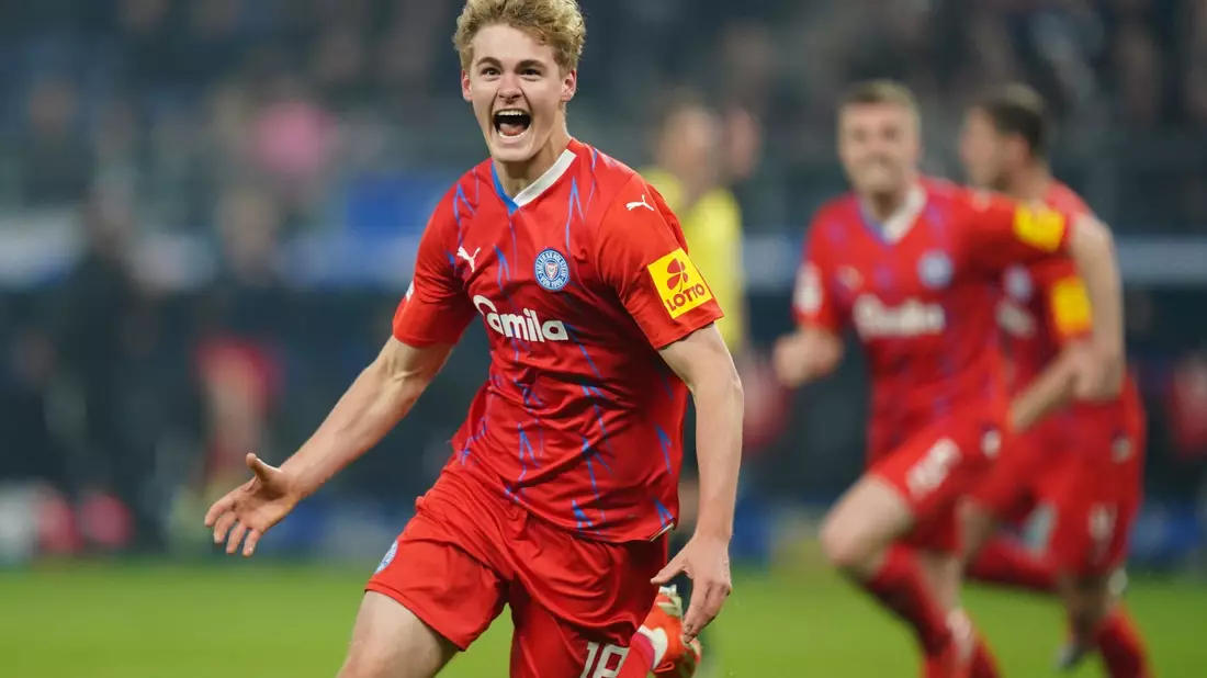 Sorgte mit seinem Tor für den Kieler Sieg im Nordderby: Tom Rothe. - Bild: Marcus Brandt/dpa