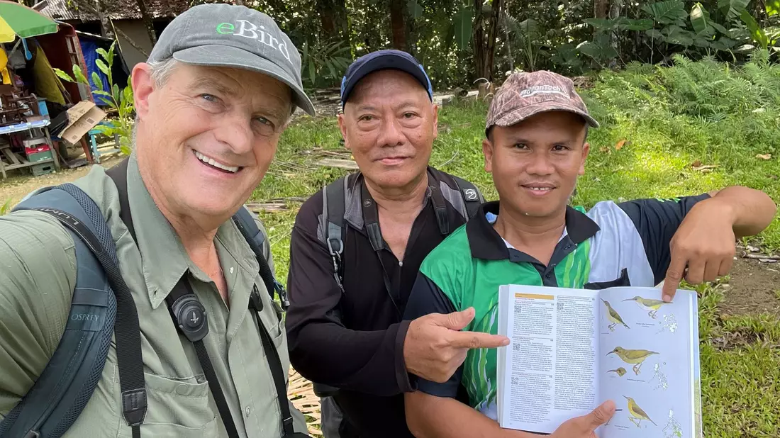 Peter Kaestner (l) ist schon sein ganzes Leben lang leidenschaftlicher Vogelbeobachter. - Bild: Peter Kaestner/dpa