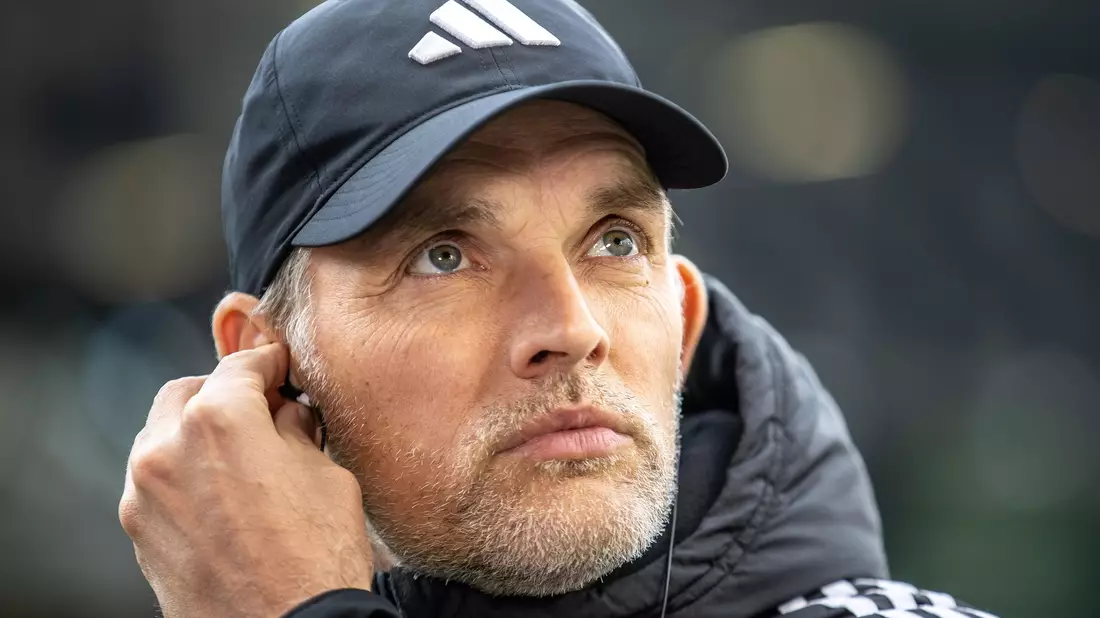 Trainer Thomas Tuchel kritisiert die Form von Thomas Müller. - Bild: Andreas Gora/dpa