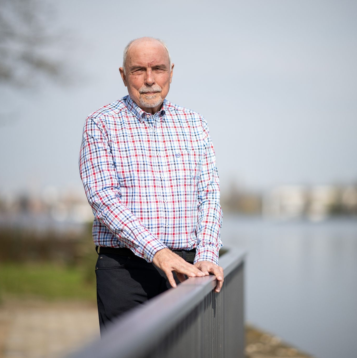 Ex-Polizist Martin Textor und Arno Funke treffen sich hin und wieder. - Foto: Sebastian Gollnow/dpa