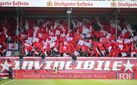 Im Leipziger Auswärtsblock in Heidenheim wurde Buttersäure verteilt. - Foto: Harry Langer/dpa