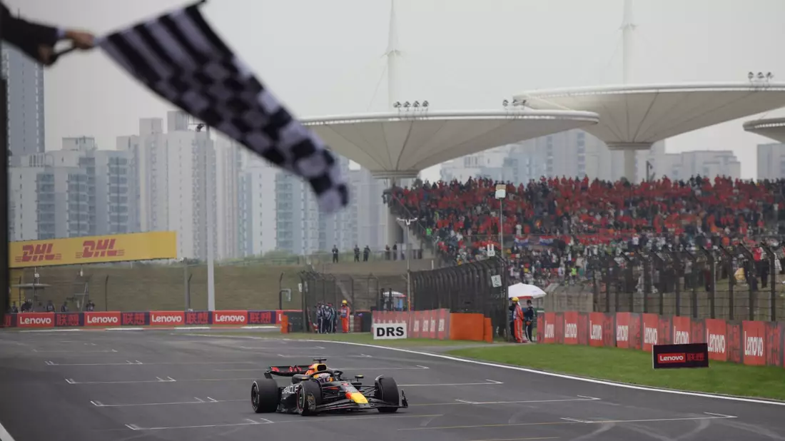 Verstappen dominierte das Rennen in Shanghai. - Bild: Andres Martinez Casares/Pool EPA/AP/dpa