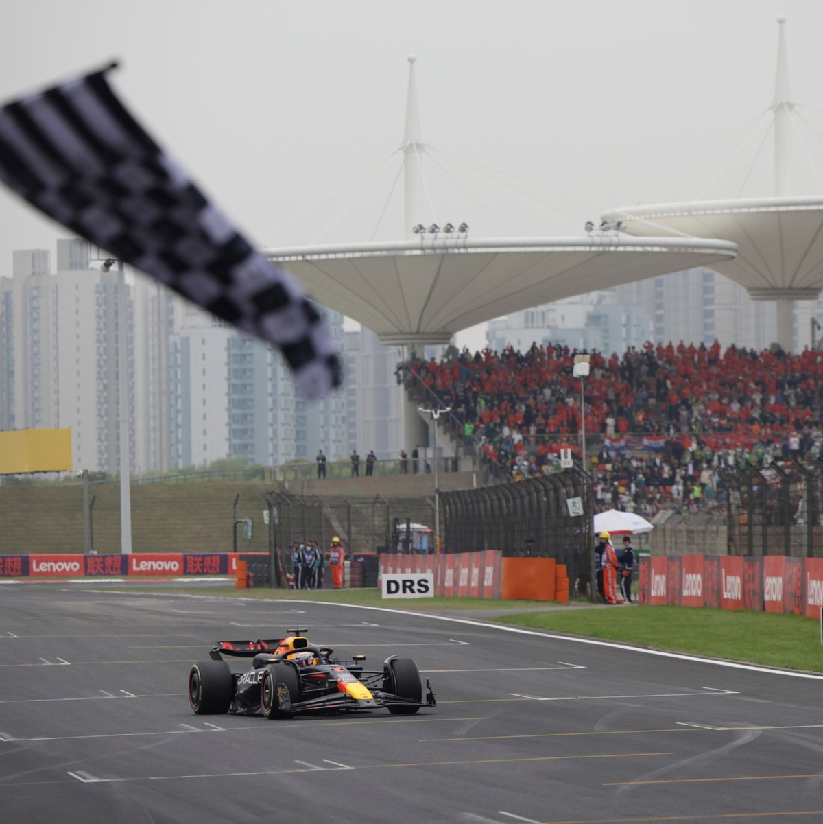 Verstappen dominierte das Rennen in Shanghai. - Foto: Andres Martinez Casares/Pool EPA/AP/dpa