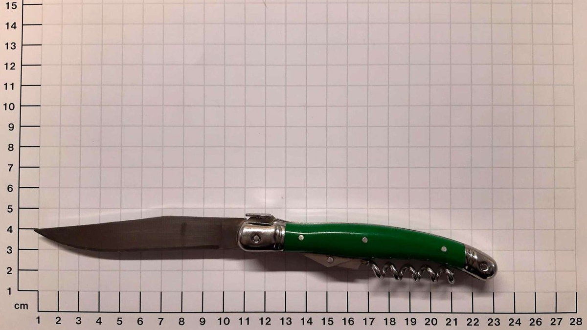 BPOL NRW: Gefälschte Dokumente - Bundespolizei stellt zudem Einhandmesser sicher - Foto: presseportal.de