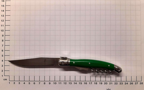 BPOL NRW: Gefälschte Dokumente - Bundespolizei stellt zudem Einhandmesser sicher - Foto: presseportal.de