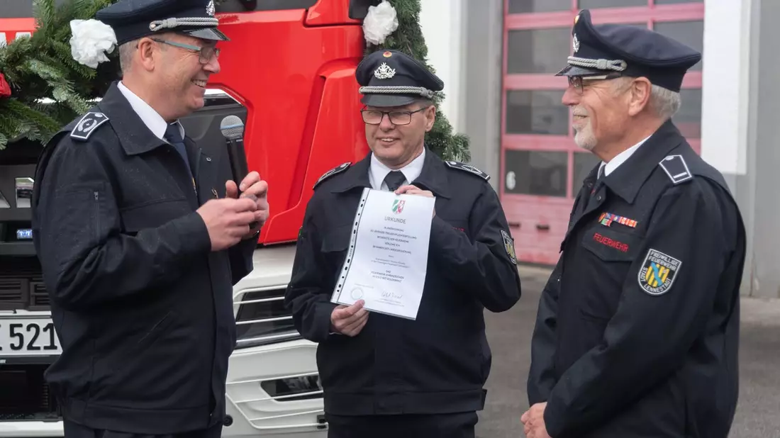 FW-OE: Löschgruppe Meggen: Fahrzeugweihe, Schlüsselübergabe und Führungswechsel - Bild: presseportal.de