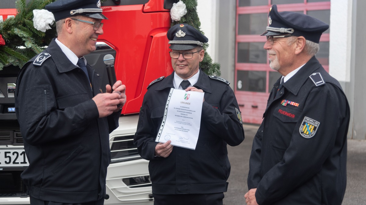 FW-OE: Löschgruppe Meggen: Fahrzeugweihe, Schlüsselübergabe und Führungswechsel - Foto: presseportal.de