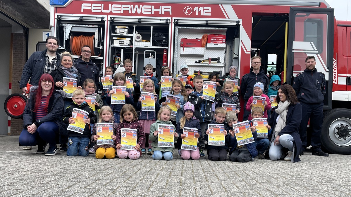 FW-KLE: Zum internationalen Tag des Kindergartens: Vorschulkinder besuchen die Freiwillige Feuerwehr Bedburg-Hau - Foto: presseportal.de