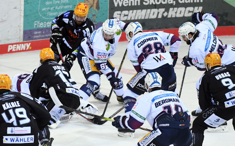 Mit 98 Minuten war das Spiel das lÀngste Finalspiel der DEL-Geschichte. - Foto: Michael Schwartz/dpa Mit 98 Minuten war das Spiel das lÀngste Finalspiel der DEL-Geschichte. - Foto: Michael Schwartz/dpa