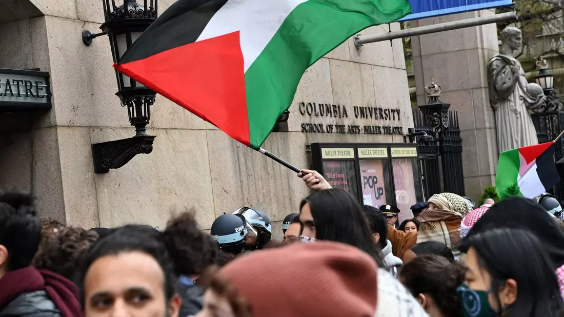 Palästinensische Unterstützer protestierten am vergangenen Donnerstag in der Nähe der Columbia University. - Bild: Andrea Renault/ZUMA Press Wire/dpa