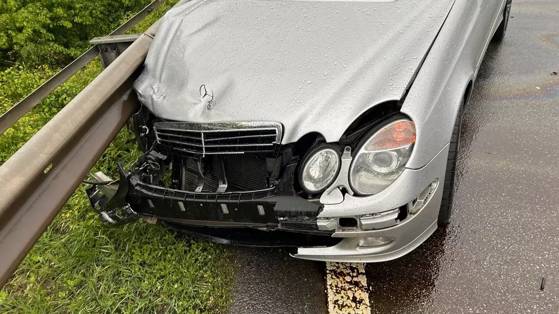 POL-PDLD: Verkehrsunfall/ Alleinunfall wg. Aquaplaning auf der A65 - Bild: presseportal.de