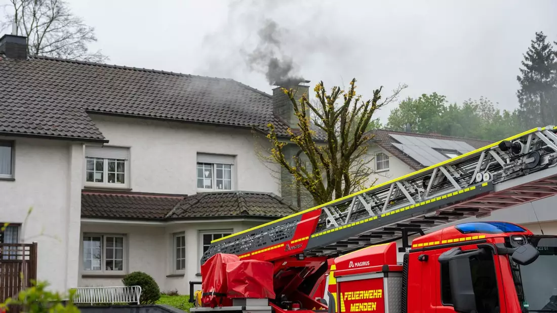FW Menden: Kaminbrand und Hubschrauberlandung im Mendener Süden - Bild: presseportal.de
