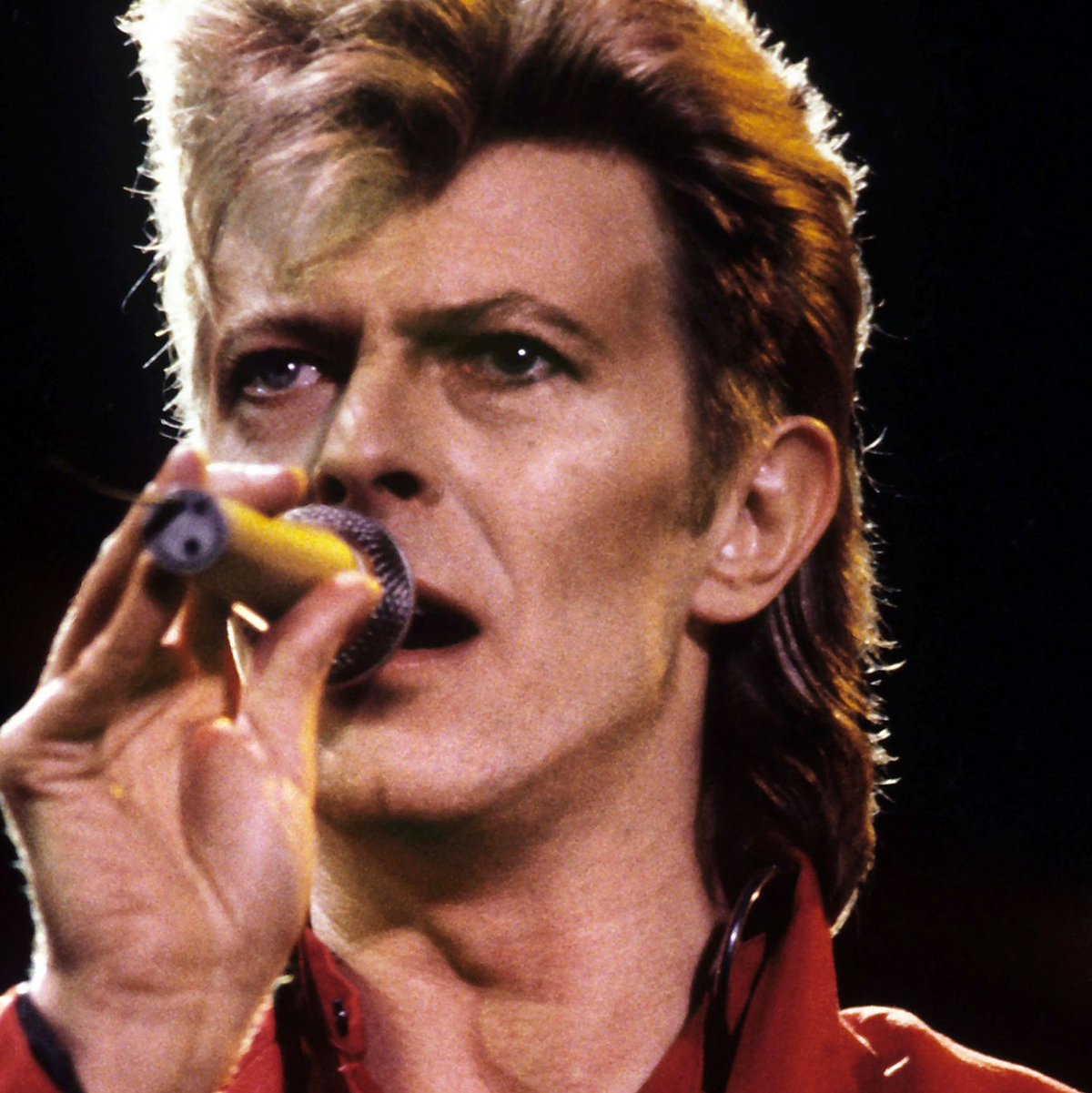 David Bowie trug bereits Anfang der 70er einen Vokuhila für sein außerirdisches Alter Ego Ziggy Stardust. - Foto: Harald Menk/dpa