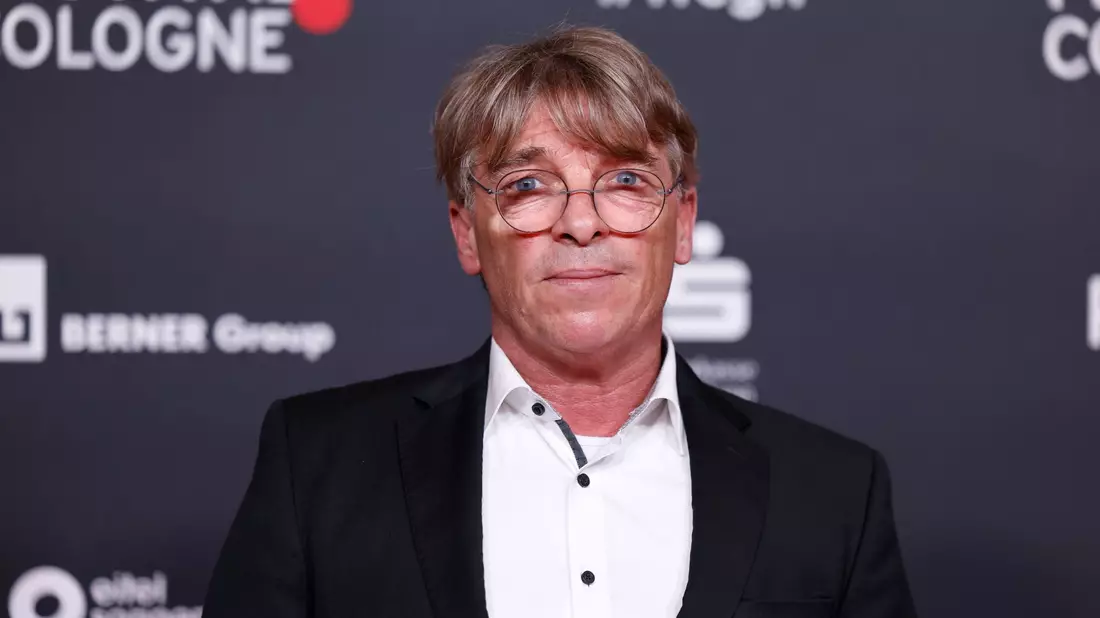 Schauspieler André Eisermann plädiert für eine differenzierte Debatte über Cannabis. - Bild: Thomas Banneyer/Deutsche Presse-Agentur GmbH/dpa