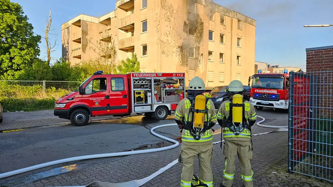 FF Goch: Erneut Feuer in ehemaligem Belgierhaus - Feuerwehrmann wurde leicht verletzt - Bild: presseportal.de
