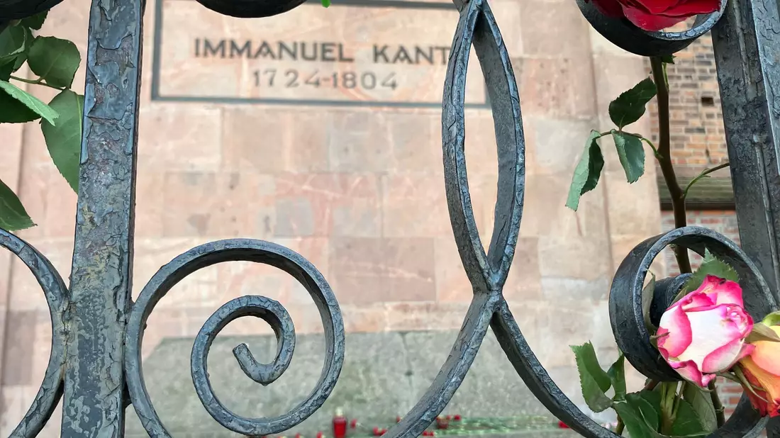 Eine Steinstele mit der Aufschrift Kant-Insel in Kaliningrad. - Bild: Andre Ballin/dpa