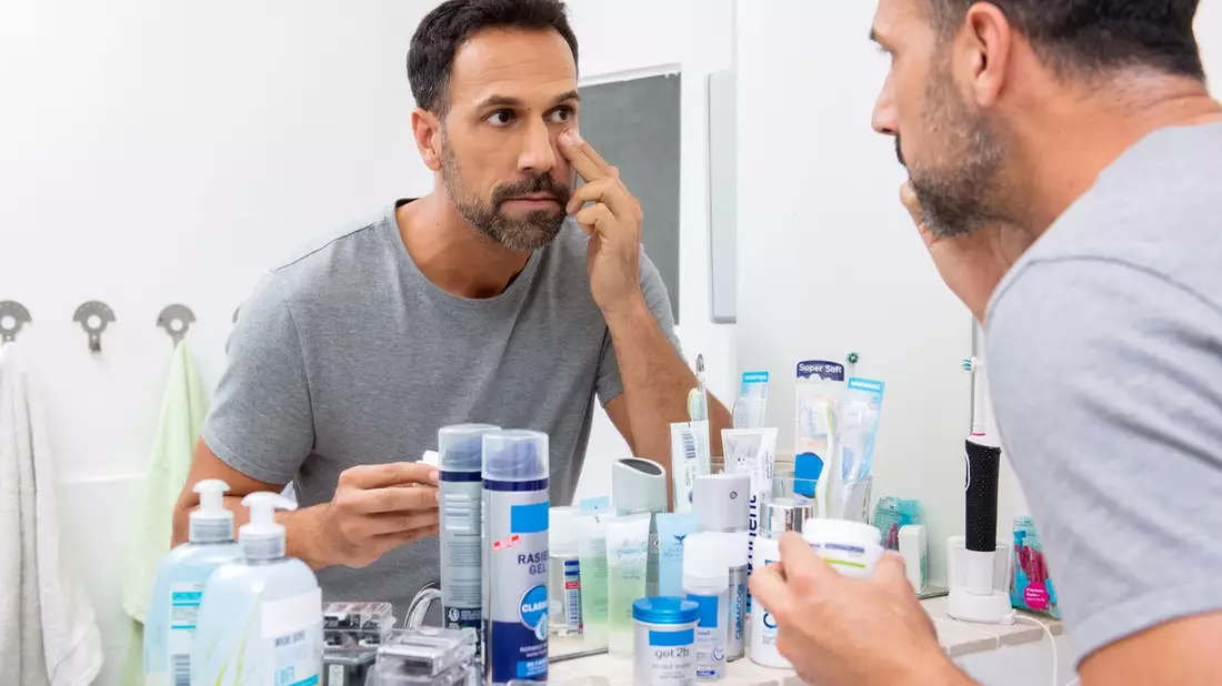 Mülltrennung im Bad: Wohin mit leerem Deoroller, Mascara & Co.? - Bild: presseportal.de