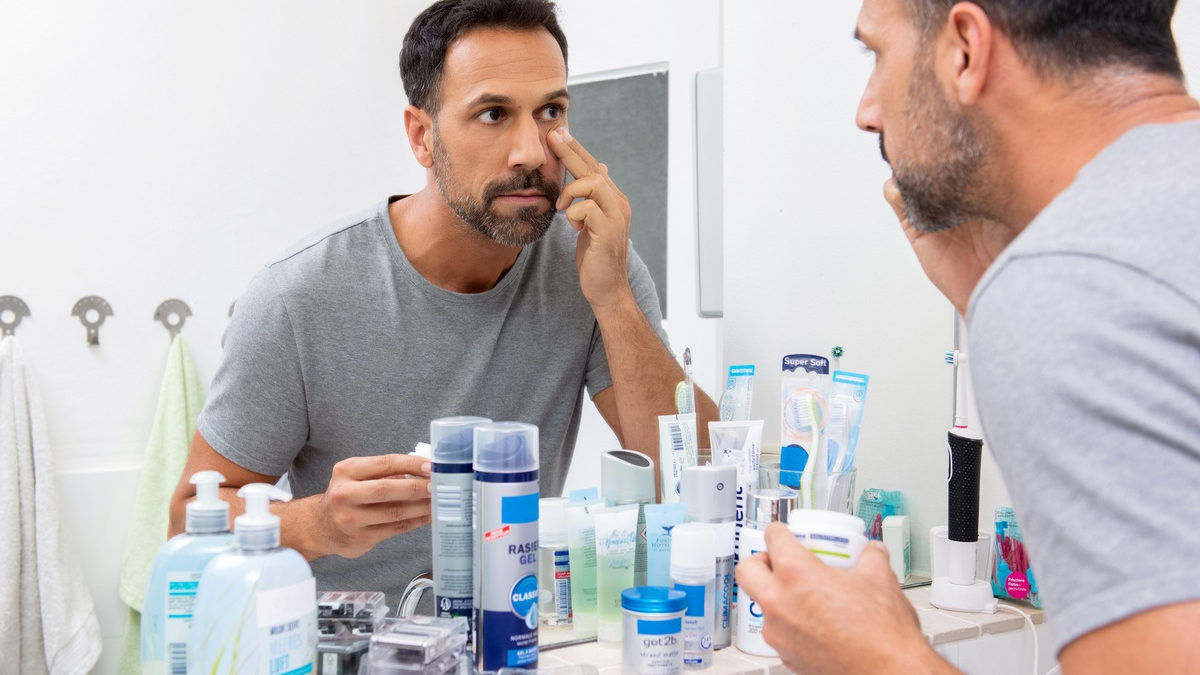 Mülltrennung im Bad: Wohin mit leerem Deoroller, Mascara & Co.? - Foto: presseportal.de