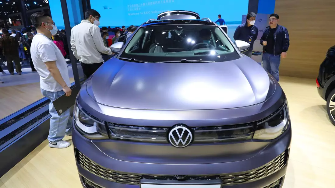 Im ersten Quartal hat der Volkswagen-Konzern in China nach eigenen Angaben 693.600 Fahrzeuge an Kunden ausgeliefert. Davon waren 41.000 reine E-Fahrzeuge. - Bild: Fang Zhe/XinHua/dpa