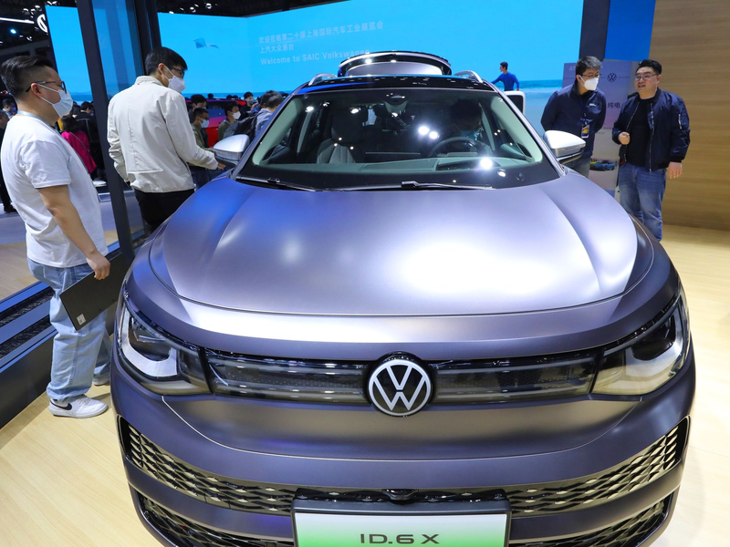 Im ersten Quartal hat der Volkswagen-Konzern in China nach eigenen Angaben 693.600 Fahrzeuge an Kunden ausgeliefert. Davon waren 41.000 reine E-Fahrzeuge. - Foto: Fang Zhe/XinHua/dpa