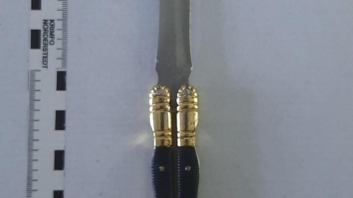 BPOL-H: Bundespolizei Flughafen Hannover: Strafanzeigen nach Fund von Butterflymessern. - Foto: presseportal.de