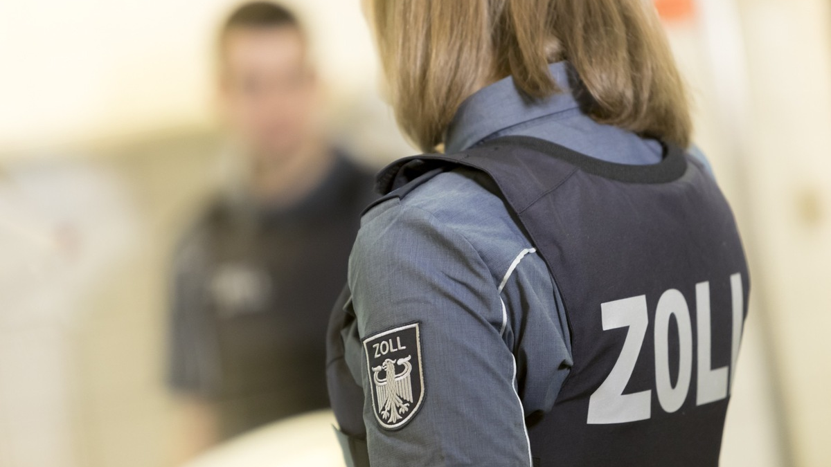 HZA-LA: Regionale Schwerpunktaktion gegen Schwarzarbeit Landshuter Zoll überprüft Getränkeeinzelhandel, Kioske und Tankstellenshops - Foto: presseportal.de