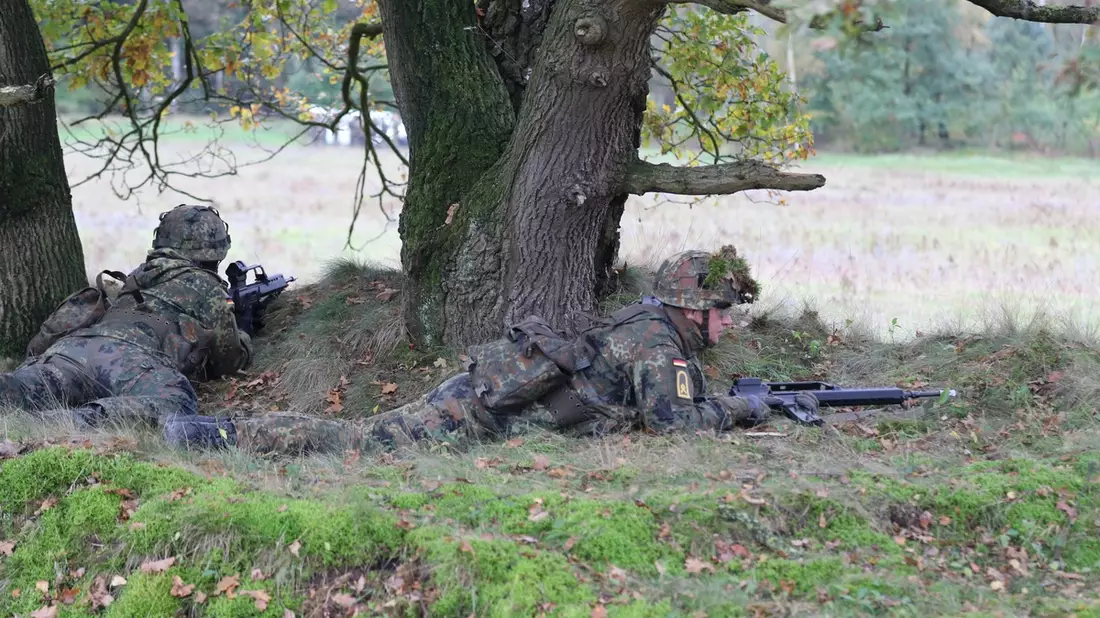 Gefechtsschießen, Checkpoint-Ausbildung, Objektschutz - bis zum 3. Mai 2024 üben nordrhein-westfälische Heimatschutzkräfte in Münster-Handorf und in der Wahner Heide bei Troisdorf Altenrath - Bild: presseportal.de