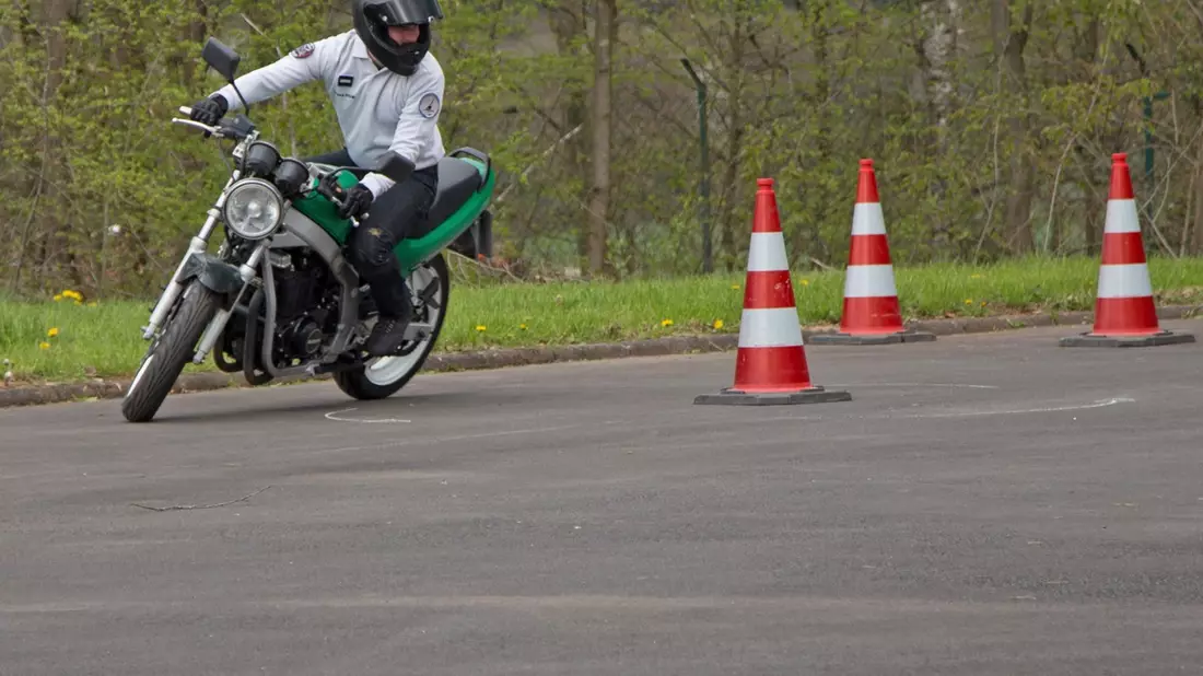POL-MR: Auf geht's - sicher und informiert in die Motorradsaison Info- und Trainingstag am 27. April rund ums Motorrad beim Polizei-Motorsport-Club in Marburg - Bild: presseportal.de