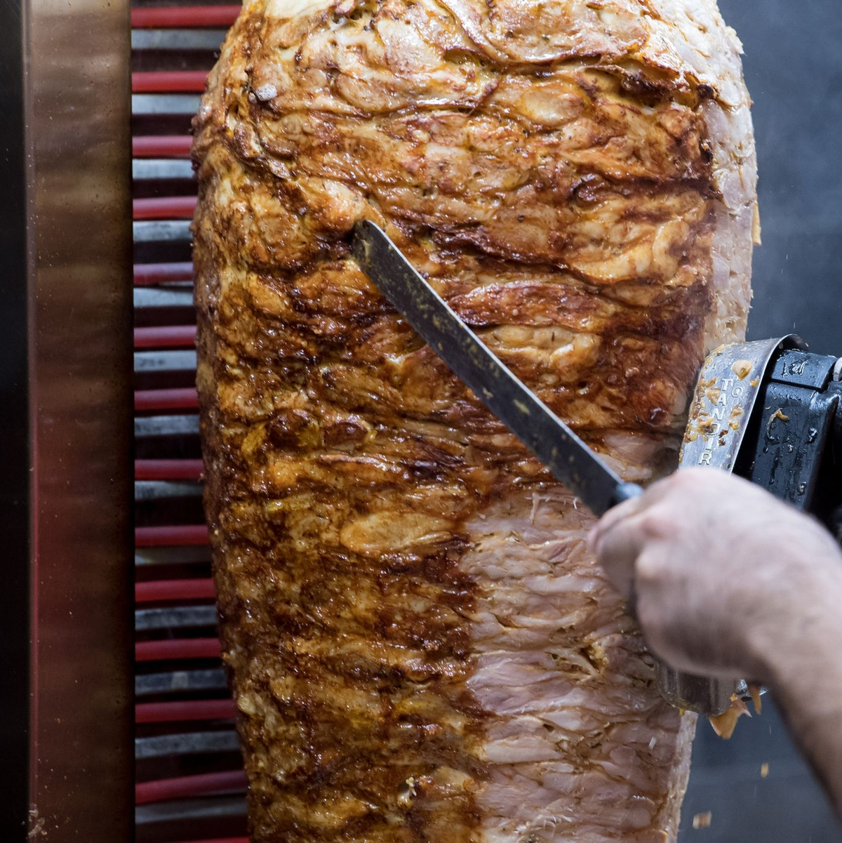 Die Regeln für die Herstellung der Fleischspieße können vorerst so bleiben, wie sie sind. (Archivbild) - Foto: Sven Hoppe/dpa