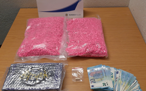 BPOL-BadBentheim: Rund 5,2 Kilo Ecstasy und Kokain im Wert von rund 125.000 Euro beschlagnahmt - Foto: presseportal.de BPOL-BadBentheim: Rund 5,2 Kilo Ecstasy und Kokain im Wert von rund 125.000 Euro beschlagnahmt - Foto: presseportal.de