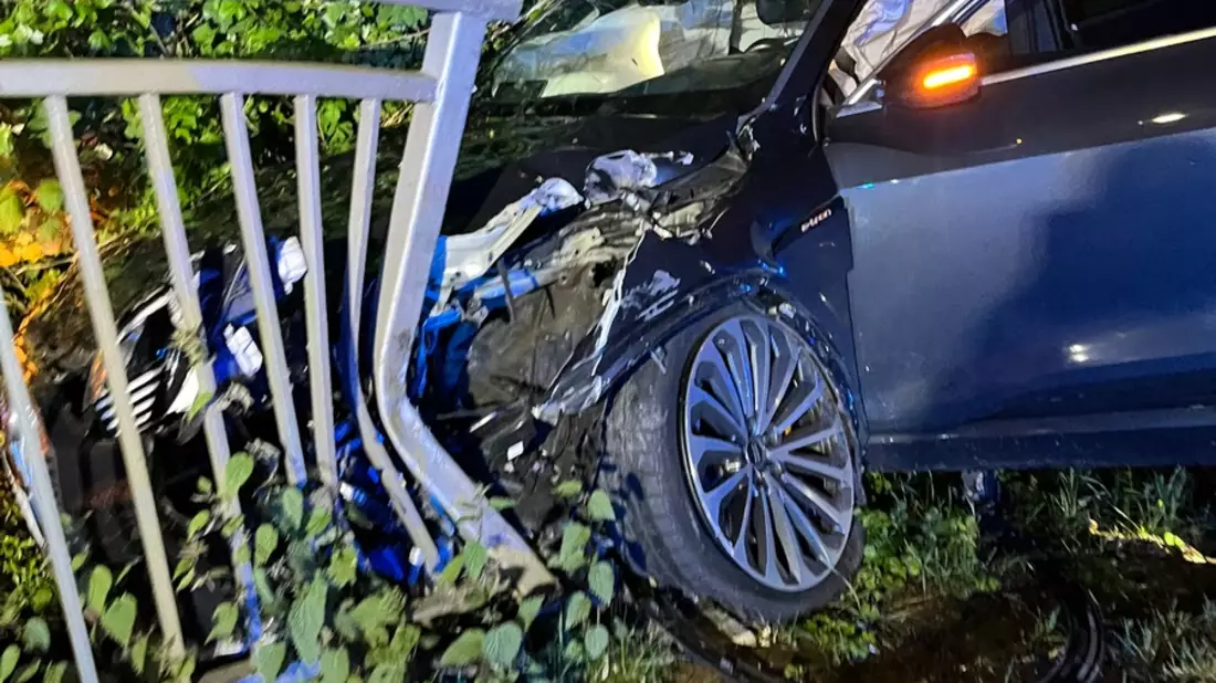 POL-DU: Großenbaum: Von der Straße abgedrängt - Unfallverursacher flüchtet - Bild: presseportal.de