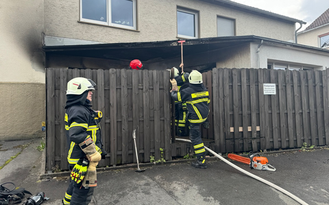 BPOL NRW: Bundespolizei nimmt bewaffnete Deutsche mit mitgeführtem Waffenarsenal fest und findet Drogen im Gepäck - Foto: presseportal.de
