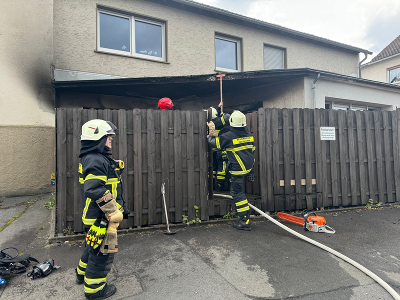 BPOL NRW: Bundespolizei nimmt bewaffnete Deutsche mit mitgeführtem Waffenarsenal fest und findet Drogen im Gepäck - Foto: presseportal.de