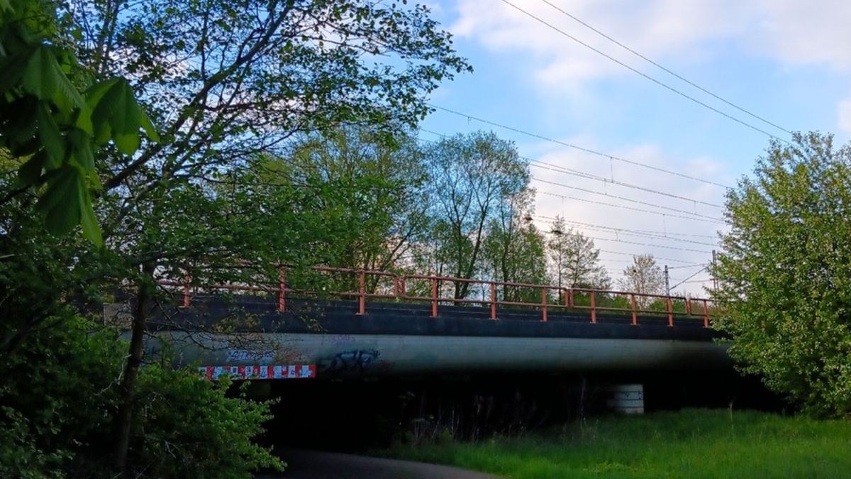 BPOL-HB: Massive Metallteile auf Bahnschienen: Jugendliche verursachen erhebliche Schäden an Bahnanlagen. Bundespolizei sucht Zeugen. - Foto: presseportal.de