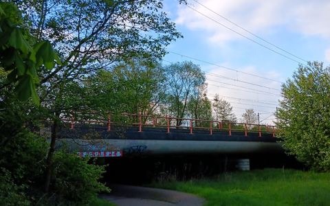 BPOL-HB: Massive Metallteile auf Bahnschienen: Jugendliche verursachen erhebliche Schäden an Bahnanlagen. Bundespolizei sucht Zeugen. - Foto: presseportal.de