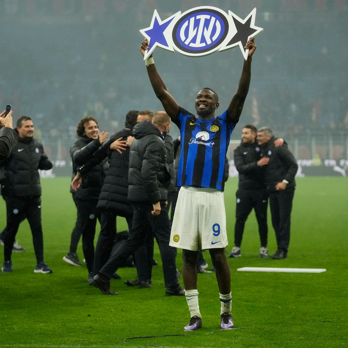 Marcus Thuram und Inter Mailand sicherten sich vorzeitig den italienischen Meistertitel. - Foto: Luca Bruno/AP/dpa