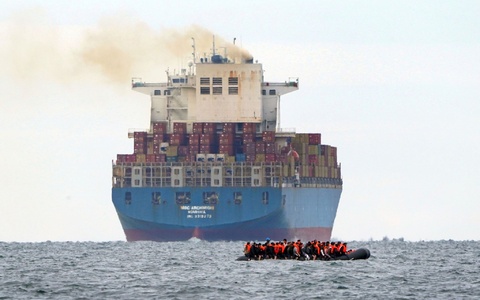 Die britische Regierung will Migranten, die irregulär ins Land kommen, grundsätzlich nach Ruanda abschieben. - Foto: Gareth Fuller/AP/dpa