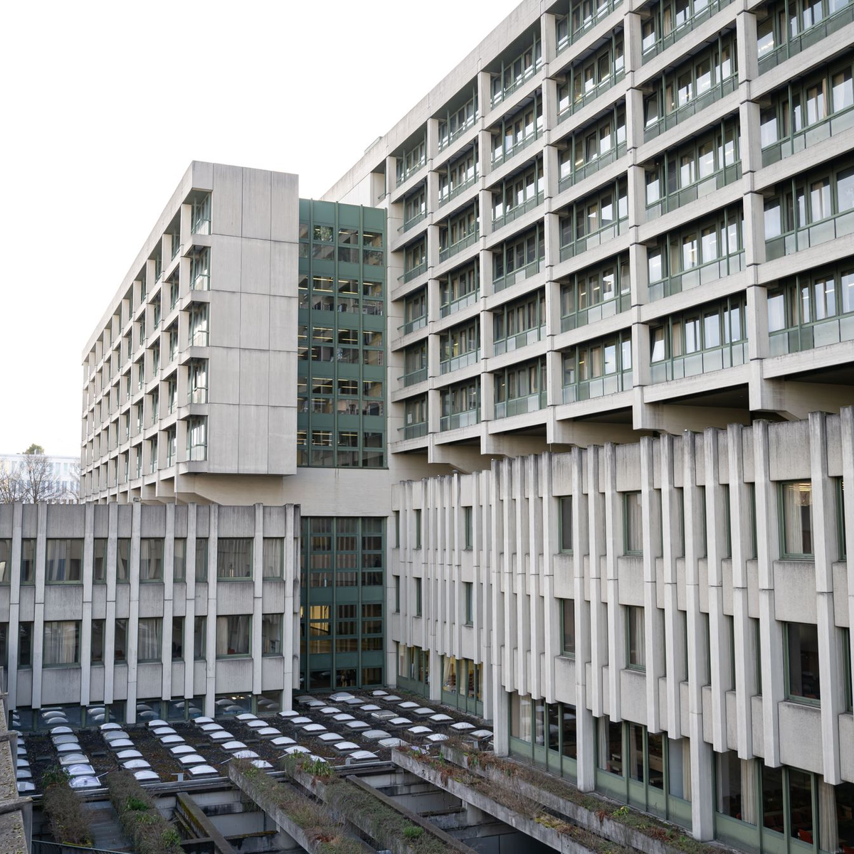 Außenansicht des Strafjustizzentrum. Vor dem Landgericht München II beginnt heute der Prozess gegen einen Mann, der sich als Hellseher ausgegeben haben soll, um sich fast 1,6 Millionen Euro anzueignen. - Foto: Lukas Barth/dpa