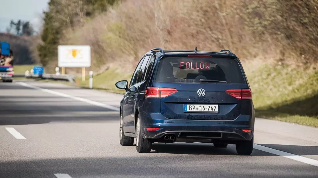 Bundespolizeidirektion München: Gefälschte Ausweise, Schleusung und Haftbefehl/ Bundespolizei ertappt Straftäter an drei Grenzübergängen - Bild: presseportal.de