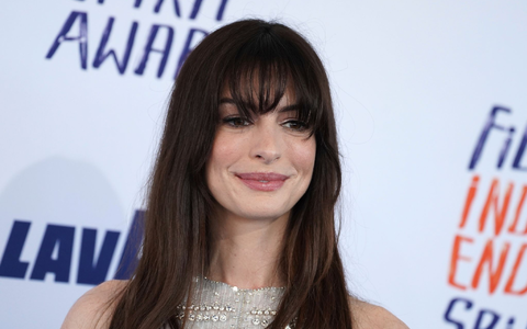 Anne Hathaway spielt in der romantischen Komädie «Als du mich sahst» mit. - Foto: Jordan Strauss/AP/dpa