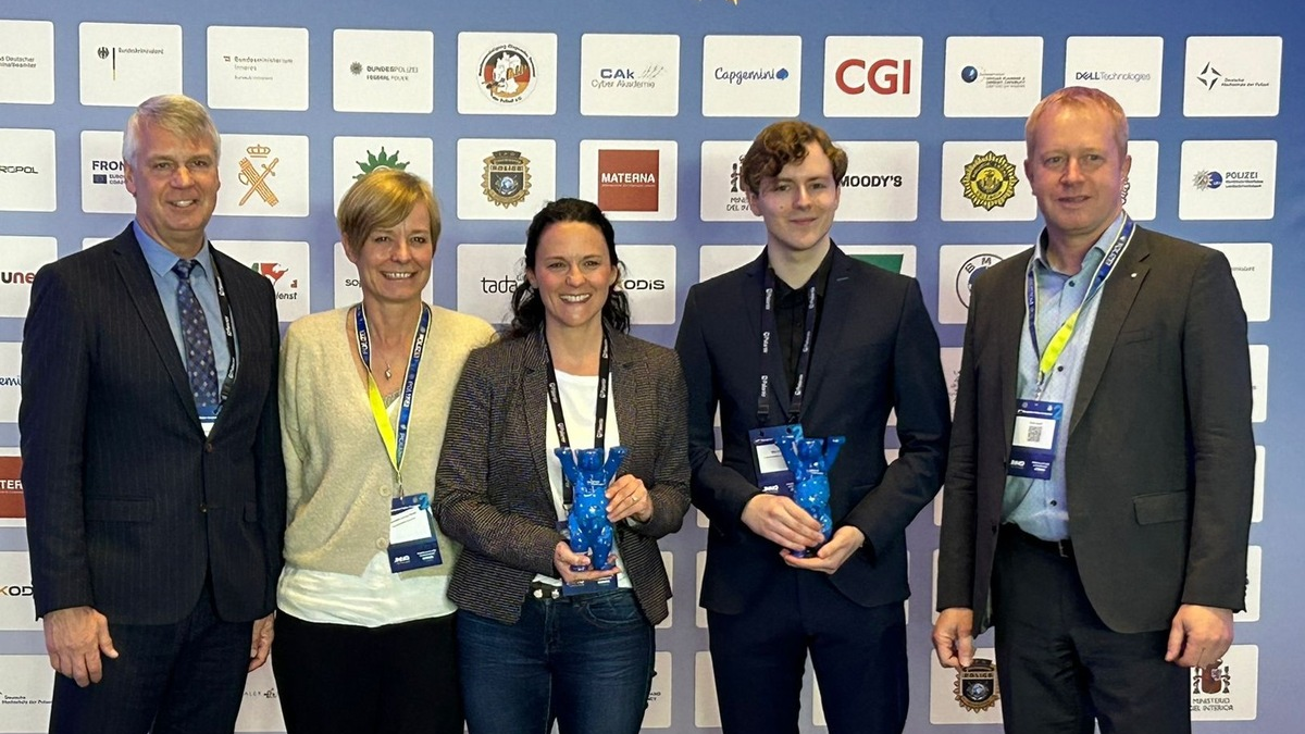 POL-AK NI: Ehemalige Studierende der Polizeiakademie Niedersachsen mit Zukunftspreis ausgezeichnet Rebecca Kükelhahn und Ole Heinze werden beim Europäischen Polizeikongress in Berlin für Ihre Arbeiten prämiert - Foto: presseportal.de